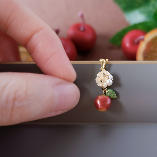 【専用出品】 りんご様 花付き！大人のちっちゃな林檎ネックレス(受注制作)《りんご 赤