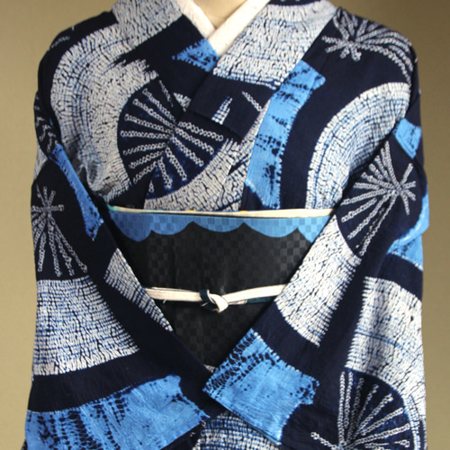 ◇現代 有松鳴海絞 浴衣◇【濃紺青黒】他にはない個性が光る扇の配置