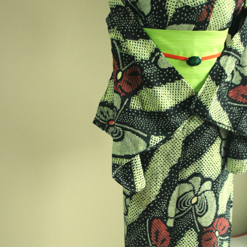 ◇現代 有松鳴海絞 浴衣◇【薄黄緑黒赤】斜め縞と林檎のような蝶