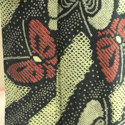 ◇現代 有松鳴海絞　浴衣◇【薄黄緑黒赤】斜め縞と林檎のような蝶がサイケデリック　トールサイズ裄69ｃｍ　木綿浴衣　 6枚目の画像