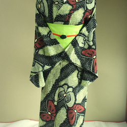 ◇現代 有松鳴海絞　浴衣◇【薄黄緑黒赤】斜め縞と林檎のような蝶がサイケデリック　トールサイズ裄69ｃｍ　木綿浴衣　 12枚目の画像