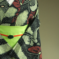 ◇現代 有松鳴海絞　浴衣◇【薄黄緑黒赤】斜め縞と林檎のような蝶がサイケデリック　トールサイズ裄69ｃｍ　木綿浴衣　 9枚目の画像