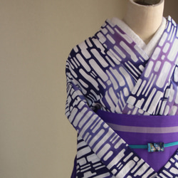 手染め注染　型染浴衣　【青　紫②】　タイルアートのような注染ぼかしが涼し気な印象　袖長めモアトールサイズ　裄69ｃｍ 15枚目の画像