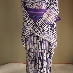 手染め注染　型染浴衣　【青　紫②】　タイルアートのような注染ぼかしが涼し気な印象　袖長めモアトールサイズ　裄69ｃｍ 14枚目の画像