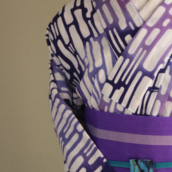 手染め注染　型染浴衣　【青　紫②】　タイルアートのような注染ぼかしが涼し気な印象　袖長めモアトールサイズ　裄69ｃｍ 11枚目の画像