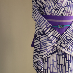 手染め注染　型染浴衣　【青　紫②】　タイルアートのような注染ぼかしが涼し気な印象　袖長めモアトールサイズ　裄69ｃｍ 1枚目の画像