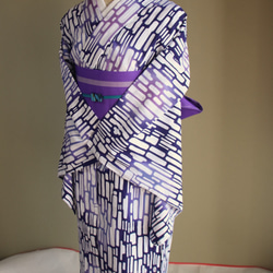 手染め注染　型染浴衣　【青　紫②】　タイルアートのような注染ぼかしが涼し気な印象　袖長めモアトールサイズ　裄69ｃｍ 4枚目の画像