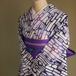 手染め注染　型染浴衣　【青　紫②】　タイルアートのような注染ぼかしが涼し気な印象　袖長めモアトールサイズ　裄69ｃｍ 3枚目の画像