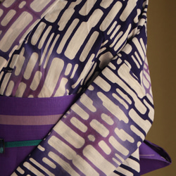 手染め注染　型染浴衣　【青　紫②】　タイルアートのような注染ぼかしが涼し気な印象　袖長めモアトールサイズ　裄69ｃｍ 12枚目の画像