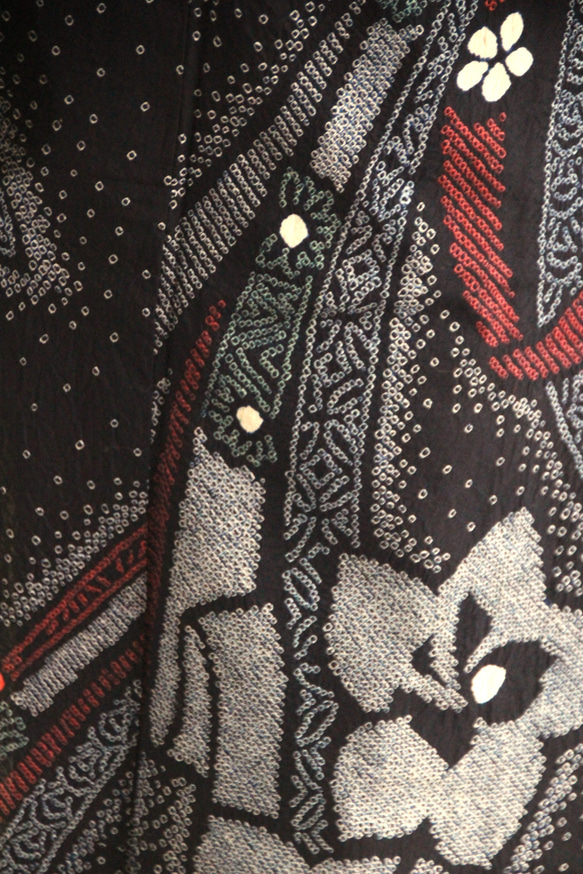 ◇現代 有松鳴海絞　浴衣◇【濃紺紫赤緑他】高級感漂う熨斗柄に桔梗など細かい絞りで表現　スモールサイズ裄66ｃｍ　木綿浴衣 8枚目の画像