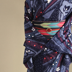 ◇現代 有松鳴海絞　浴衣◇【濃紺紫赤緑他】高級感漂う熨斗柄に桔梗など細かい絞りで表現　スモールサイズ裄66ｃｍ　木綿浴衣 4枚目の画像