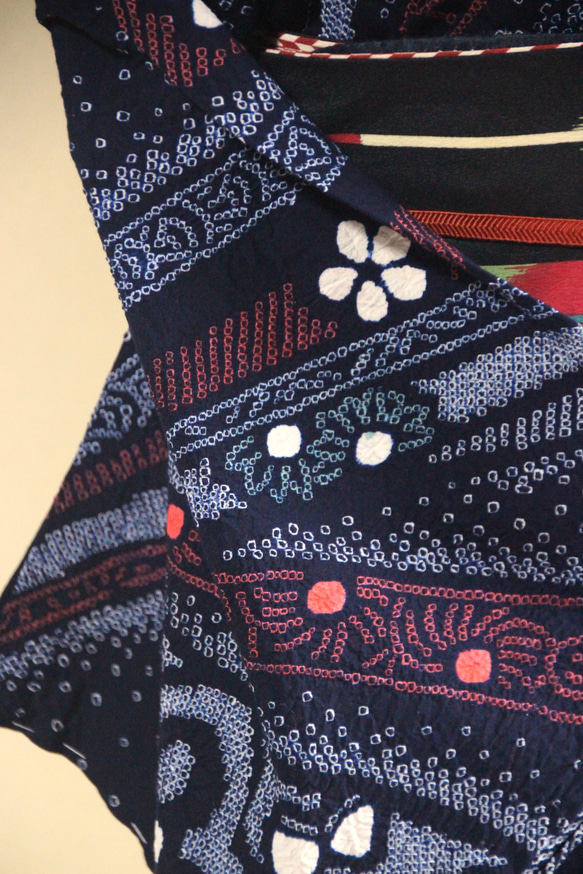 ◇現代 有松鳴海絞　浴衣◇【濃紺紫赤緑他】高級感漂う熨斗柄に桔梗など細かい絞りで表現　スモールサイズ裄66ｃｍ　木綿浴衣 13枚目の画像