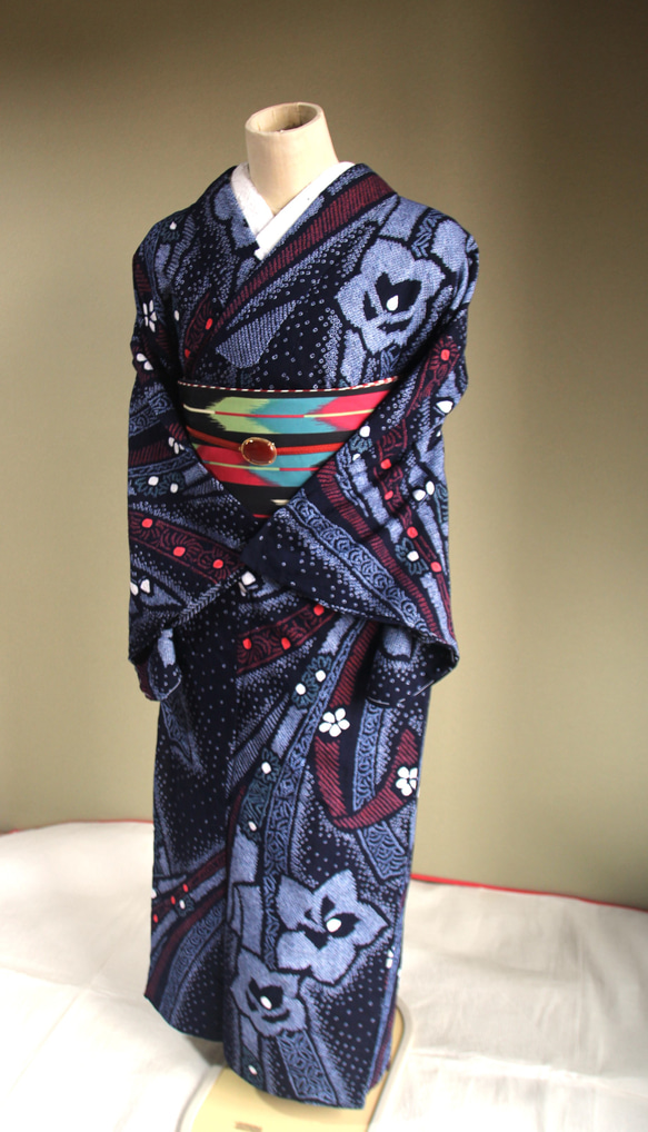 ◇現代 有松鳴海絞　浴衣◇【濃紺紫赤緑他】高級感漂う熨斗柄に桔梗など細かい絞りで表現　スモールサイズ裄66ｃｍ　木綿浴衣 16枚目の画像
