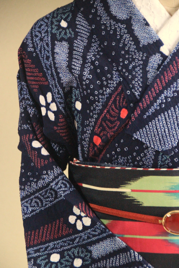 ◇現代 有松鳴海絞　浴衣◇【濃紺紫赤緑他】高級感漂う熨斗柄に桔梗など細かい絞りで表現　スモールサイズ裄66ｃｍ　木綿浴衣 9枚目の画像