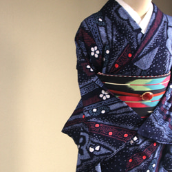 ◇現代 有松鳴海絞　浴衣◇【濃紺紫赤緑他】高級感漂う熨斗柄に桔梗など細かい絞りで表現　スモールサイズ裄66ｃｍ　木綿浴衣 12枚目の画像