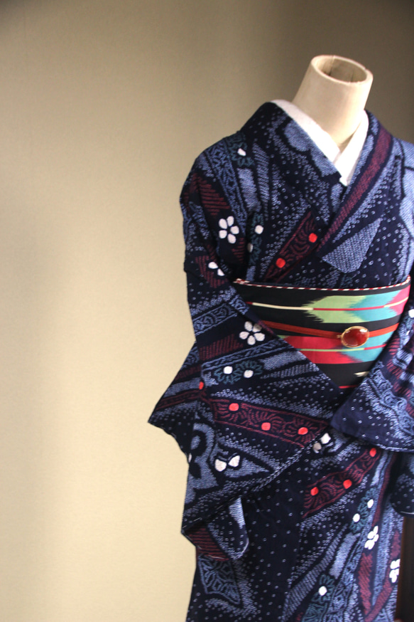 ◇現代 有松鳴海絞　浴衣◇【濃紺紫赤緑他】高級感漂う熨斗柄に桔梗など細かい絞りで表現　スモールサイズ裄66ｃｍ　木綿浴衣 12枚目の画像