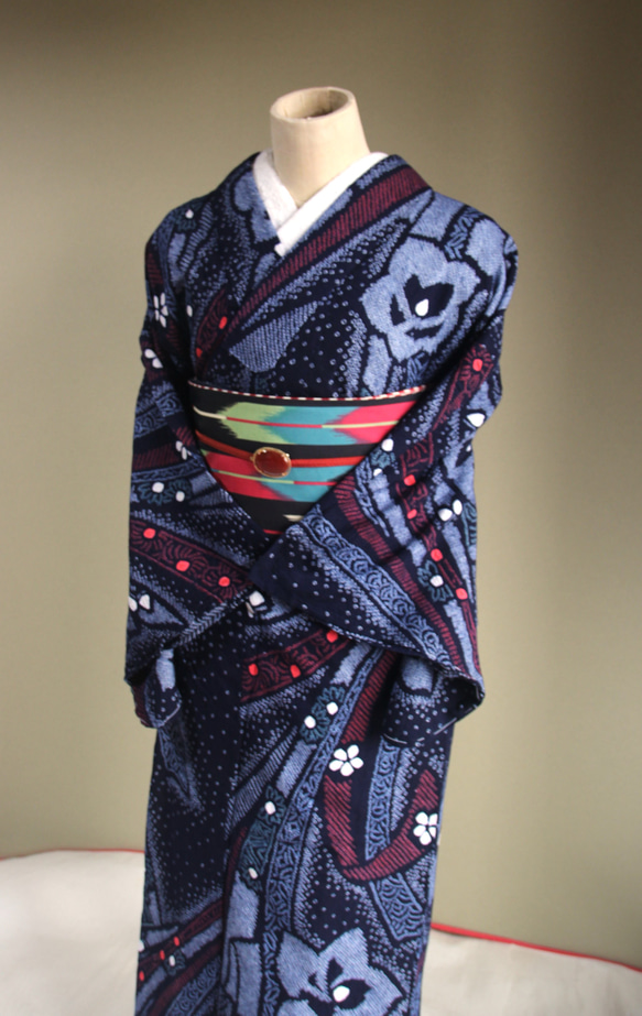 ◇現代 有松鳴海絞　浴衣◇【濃紺紫赤緑他】高級感漂う熨斗柄に桔梗など細かい絞りで表現　スモールサイズ裄66ｃｍ　木綿浴衣 15枚目の画像