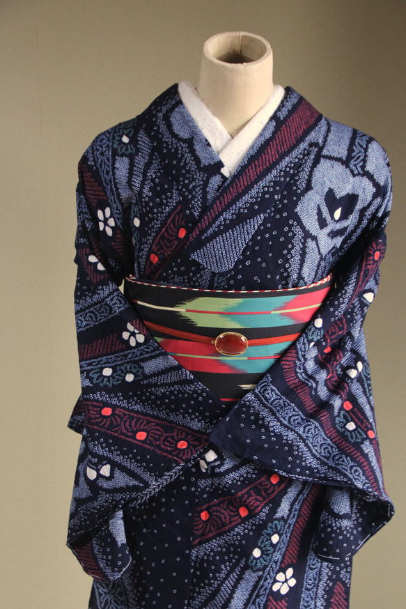 ◇現代 有松鳴海絞　浴衣◇【濃紺紫赤緑他】高級感漂う熨斗柄に桔梗など細かい絞りで表現　スモールサイズ裄66ｃｍ　木綿浴衣 5枚目の画像