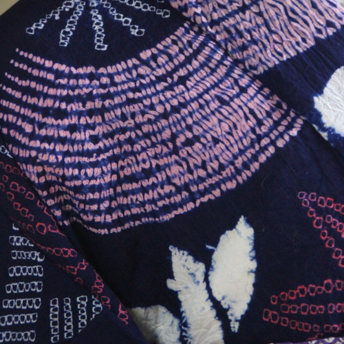 8の日セール　浴衣　有松鳴海絞り　赤い実の植物　裄67cm セール最終日！ 浴衣 有松鳴海絞り 赤い実の植物 裄67cm