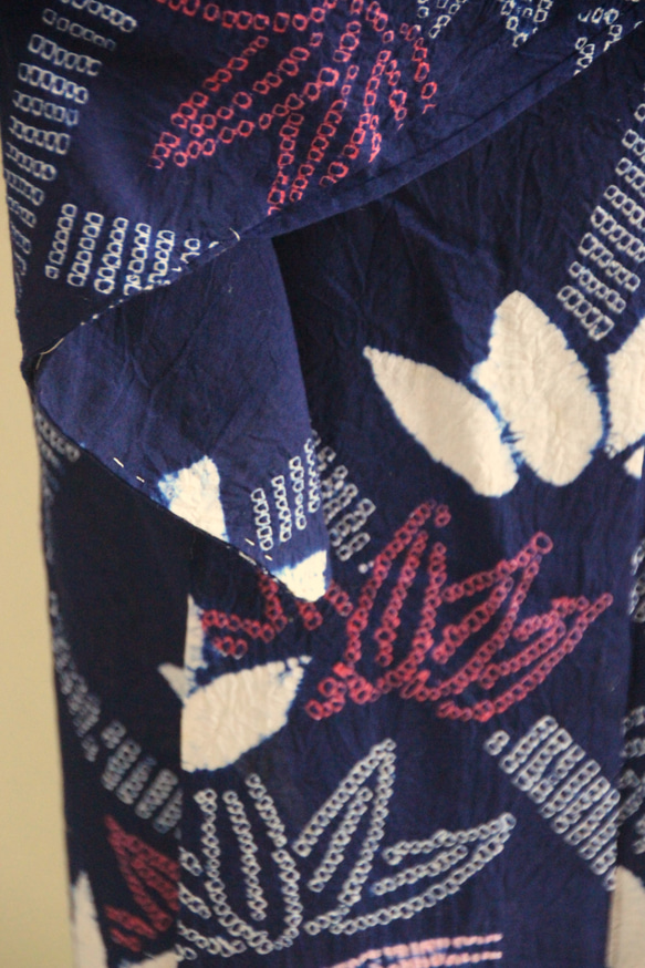 ◆アウトレット◆現代 有松鳴海絞　浴衣◇【濃紺赤桃】笹と扇　珍しい意匠　トールサイズ裄67.5ｃｍ　木綿浴衣　 8枚目の画像