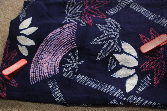 ◆アウトレット◆現代 有松鳴海絞　浴衣◇【濃紺赤桃】笹と扇　珍しい意匠　トールサイズ裄67.5ｃｍ　木綿浴衣　 9枚目の画像