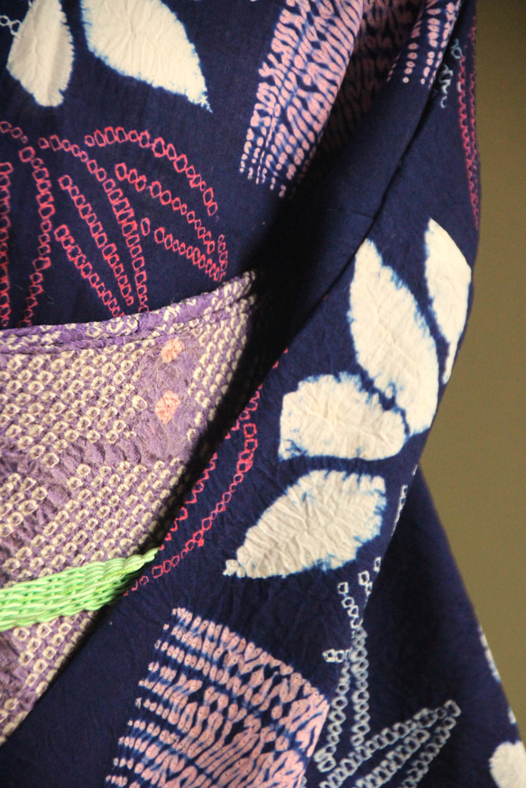 ◆アウトレット◆現代 有松鳴海絞　浴衣◇【濃紺赤桃】笹と扇　珍しい意匠　トールサイズ裄67.5ｃｍ　木綿浴衣　 5枚目の画像