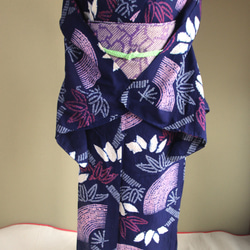 ◆アウトレット◆現代 有松鳴海絞　浴衣◇【濃紺赤桃】笹と扇　珍しい意匠　トールサイズ裄67.5ｃｍ　木綿浴衣　 3枚目の画像