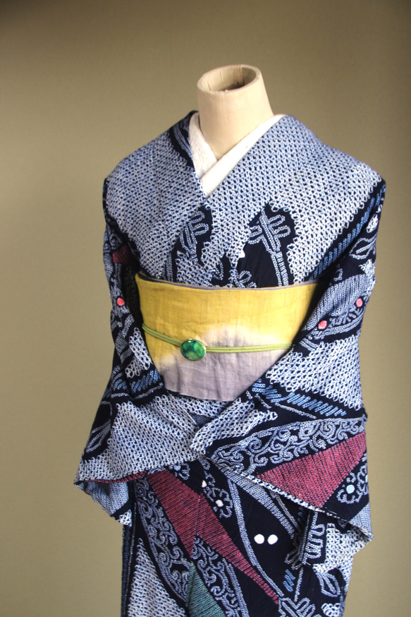 ◆アウトレット◆現代 有松鳴海絞　浴衣◇【濃紺他】縦縞とオリエンタルな琵琶の調べが耽美　スモールサイズ裄66ｃｍ　木綿 1枚目の画像