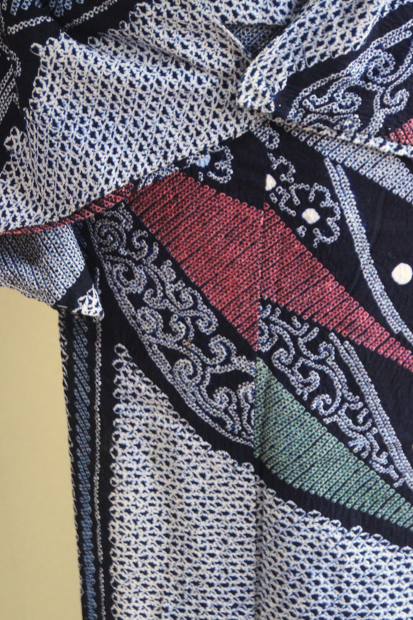 ◆アウトレット◆現代 有松鳴海絞　浴衣◇【濃紺他】縦縞とオリエンタルな琵琶の調べが耽美　スモールサイズ裄66ｃｍ　木綿 12枚目の画像