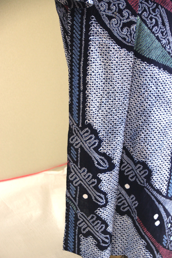 ◆アウトレット◆現代 有松鳴海絞　浴衣◇【濃紺他】縦縞とオリエンタルな琵琶の調べが耽美　スモールサイズ裄66ｃｍ　木綿 16枚目の画像