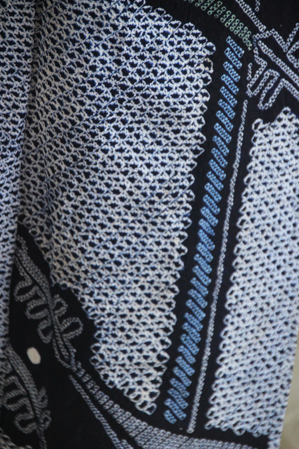 ◆アウトレット◆現代 有松鳴海絞　浴衣◇【濃紺他】縦縞とオリエンタルな琵琶の調べが耽美　スモールサイズ裄66ｃｍ　木綿 6枚目の画像