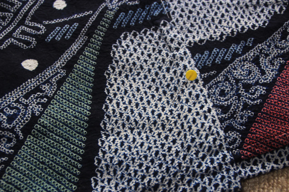 ◆アウトレット◆現代 有松鳴海絞　浴衣◇【濃紺他】縦縞とオリエンタルな琵琶の調べが耽美　スモールサイズ裄66ｃｍ　木綿 13枚目の画像