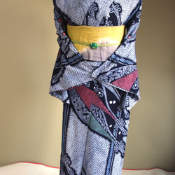 ◆アウトレット◆現代 有松鳴海絞　浴衣◇【濃紺他】縦縞とオリエンタルな琵琶の調べが耽美　スモールサイズ裄66ｃｍ　木綿 2枚目の画像