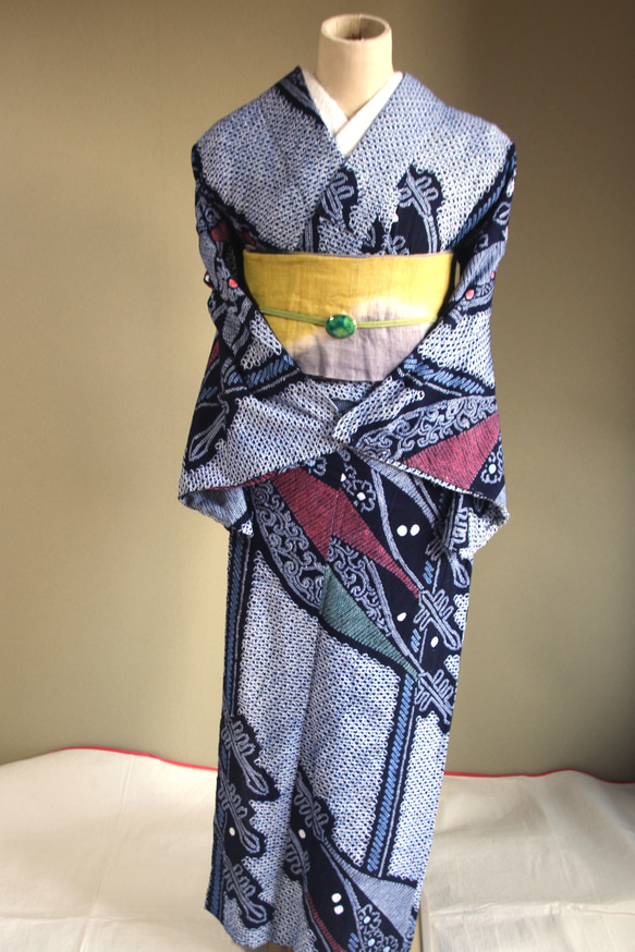 ◆アウトレット◆現代 有松鳴海絞　浴衣◇【濃紺他】縦縞とオリエンタルな琵琶の調べが耽美　スモールサイズ裄66ｃｍ　木綿 2枚目の画像