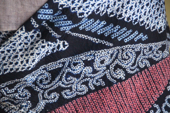 ◆アウトレット◆現代 有松鳴海絞　浴衣◇【濃紺他】縦縞とオリエンタルな琵琶の調べが耽美　スモールサイズ裄66ｃｍ　木綿 14枚目の画像