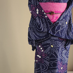 ◇現代 有松鳴海絞　浴衣◇【濃紺桃黄】川面に蝶が遊ぶ　トールサイズ裄68.5ｃｍ　木綿浴衣　 12枚目の画像