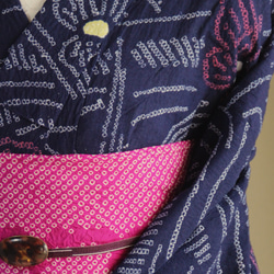 ◇現代 有松鳴海絞　浴衣◇【濃紺桃黄】川面に蝶が遊ぶ　トールサイズ裄68.5ｃｍ　木綿浴衣　 6枚目の画像