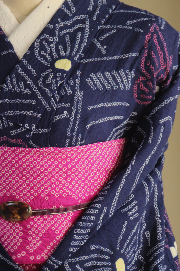 ◇現代 有松鳴海絞　浴衣◇【濃紺桃黄】川面に蝶が遊ぶ　トールサイズ裄68.5ｃｍ　木綿浴衣　 6枚目の画像