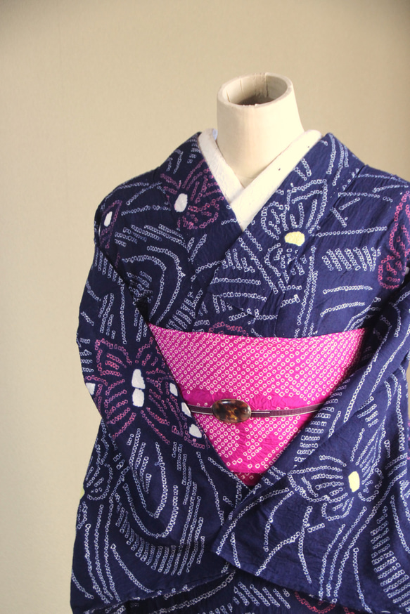 ◇現代 有松鳴海絞　浴衣◇【濃紺桃黄】川面に蝶が遊ぶ　トールサイズ裄68.5ｃｍ　木綿浴衣　 3枚目の画像