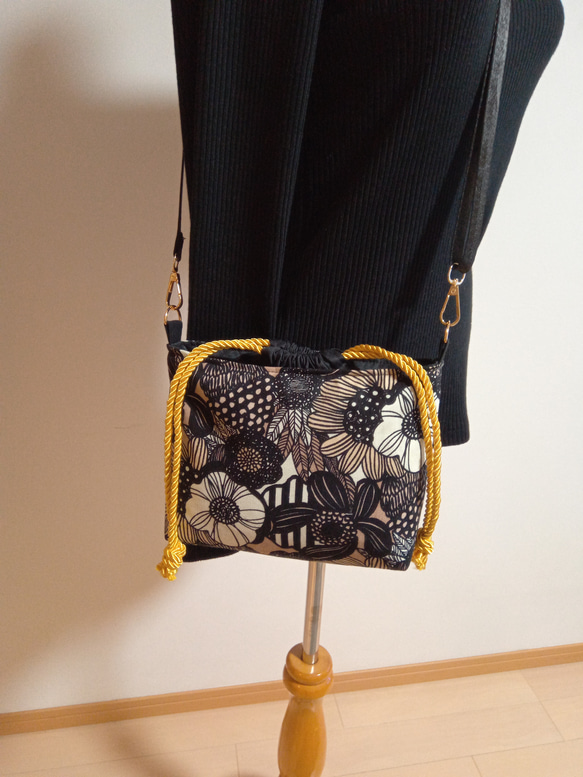 ☆セール☆巾着ショルダーバッグ北欧風アートフラワーベージュ 2枚目の画像