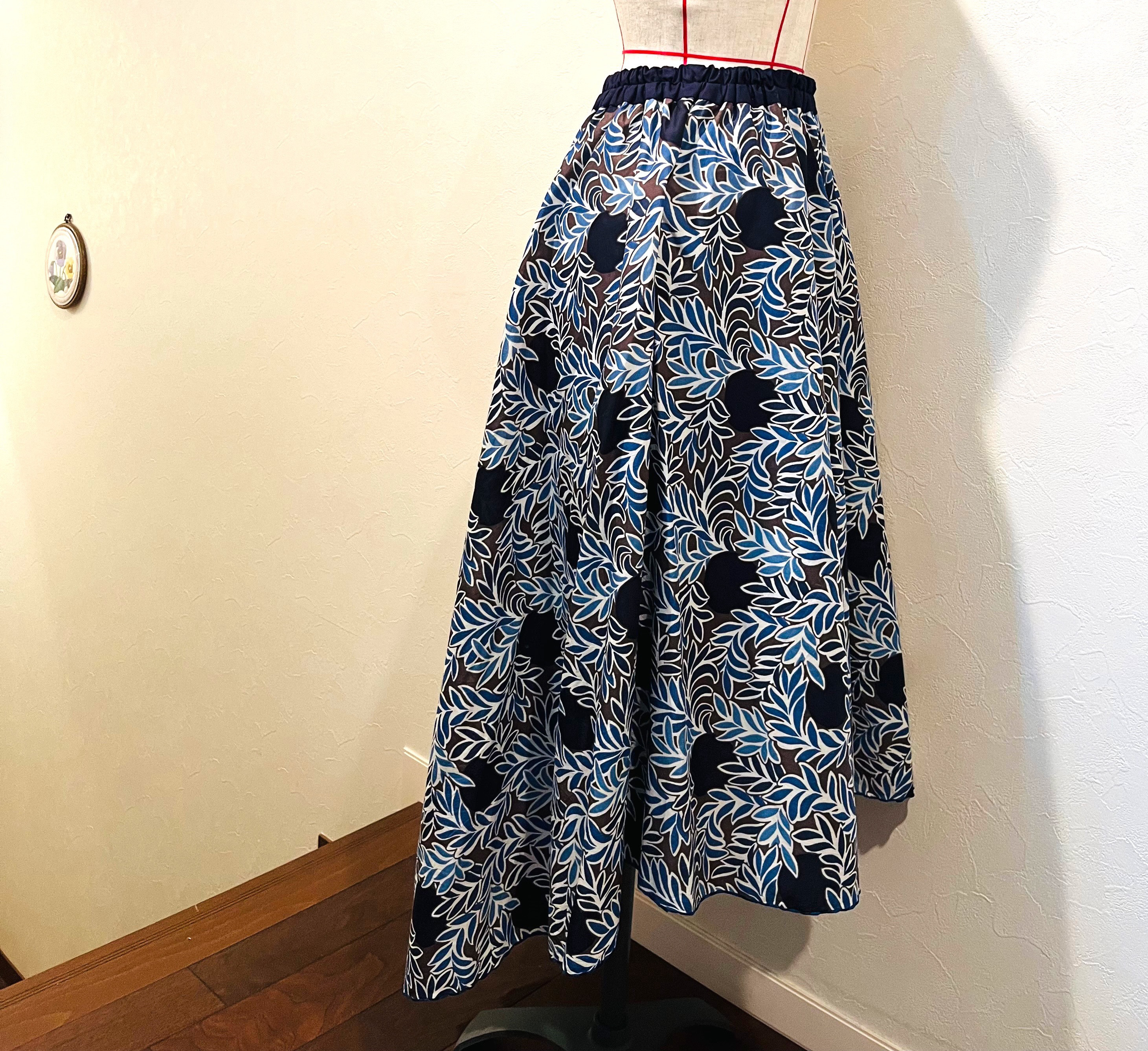 サーキュラースカート『リバティMoonlight』　　　　　　　アシンメトリーデザイン　裏地付き