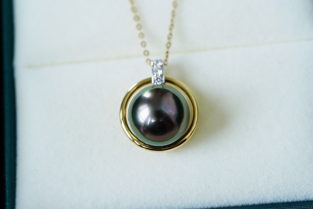 「高級」K18 天然タヒチ真珠　健康・無垢・長寿・富・純潔・円満・完成　ペンダントのみ　天然ダイヤモンド