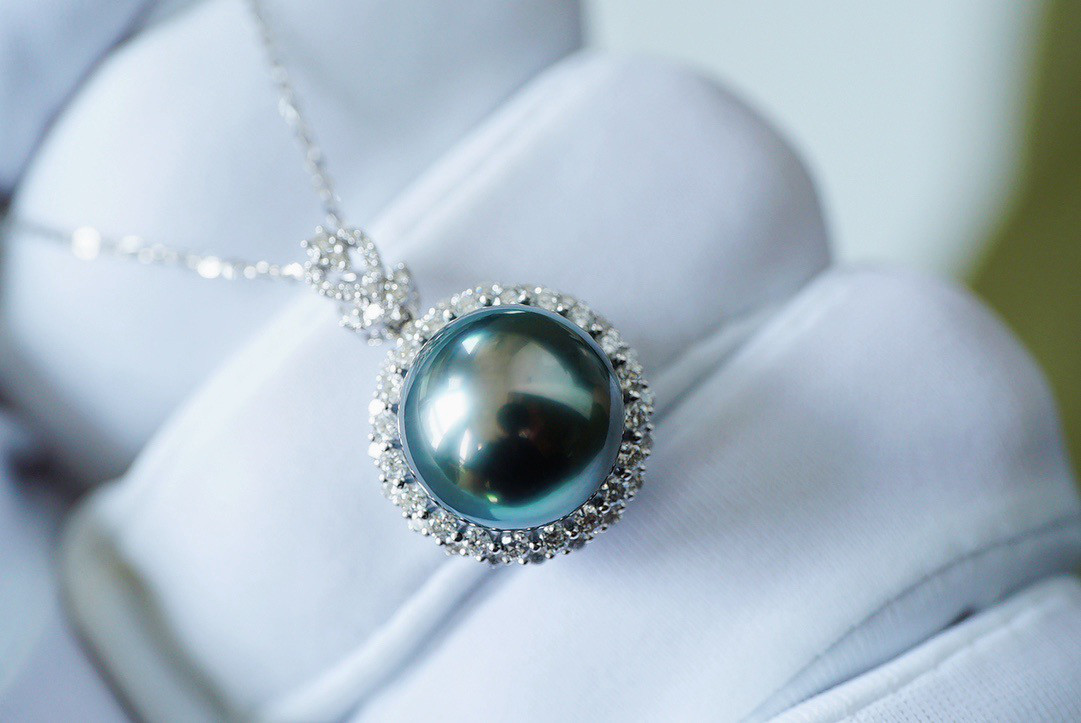 「高級」K18 天然タヒチ真珠　健康・無垢・長寿・富・純潔・円満・完成　ペンダントのみ　天然ダイヤモンド