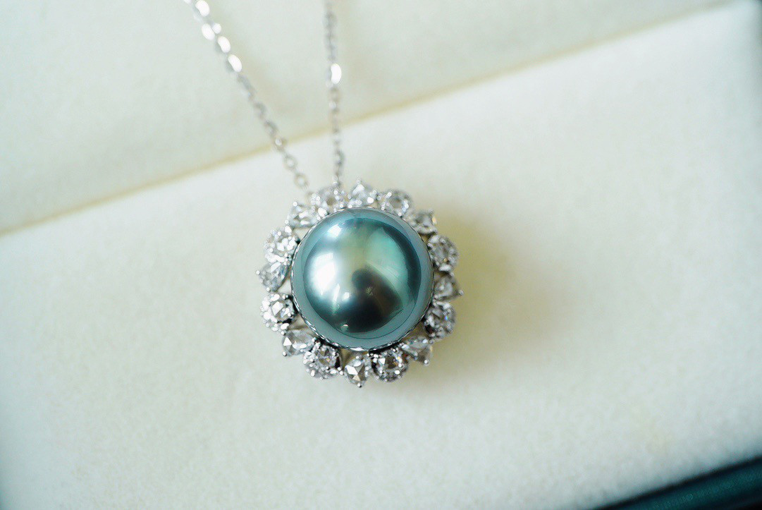 「高級」K18 天然タヒチ真珠　健康・無垢・長寿・富・純潔・円満・完成　ペンダントのみ　天然ダイヤモンド