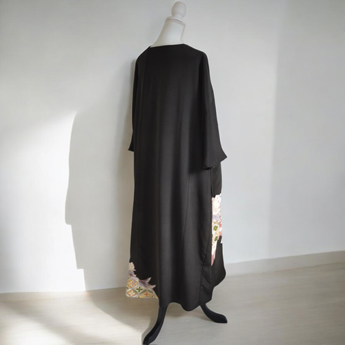 着物リメイク　黒留袖　ワンピース 大きいサイズ 注意事項あり。大きいサイズ,黒留袖リメイク華やかドレス，着物