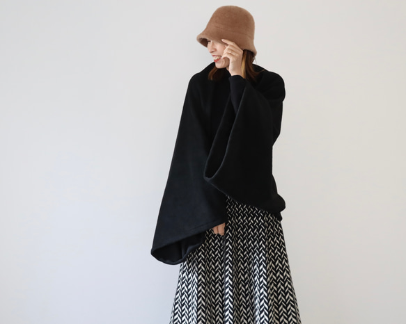 秋冬3way大人の高級メルトンフリースストール／ストールにもアウターにもブランケットにも使い方色々／ブラック 4枚目の画像