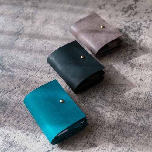 SALE ミニウォレット　ブラック×ターコイズブルー お札が折れない三つ折り財布 『Sabrina』 （ブラック・グレー