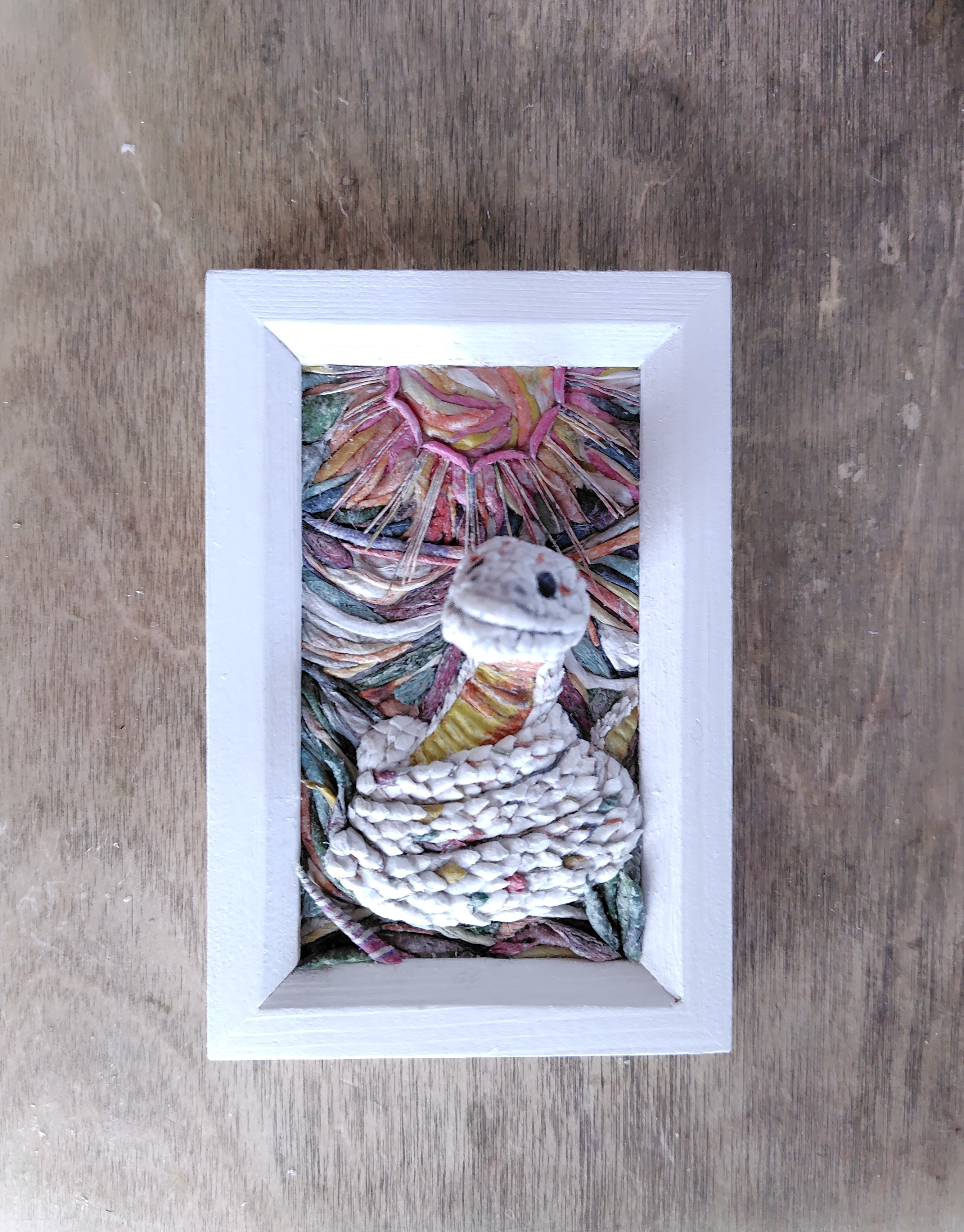 新聞紙立体アート白蛇・一点物