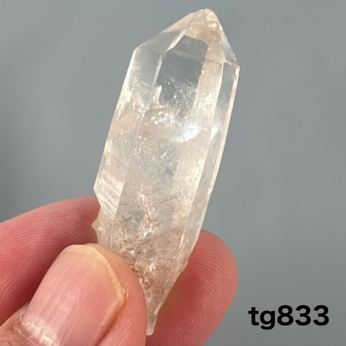 ガネーシュヒマール産 ヒマラヤ水晶 45.5ミリ 原石ポイント