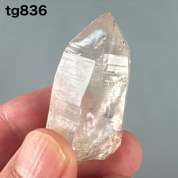 ガネーシュヒマール産 ヒマラヤ水晶 42ミリ 原石ポイント tg836